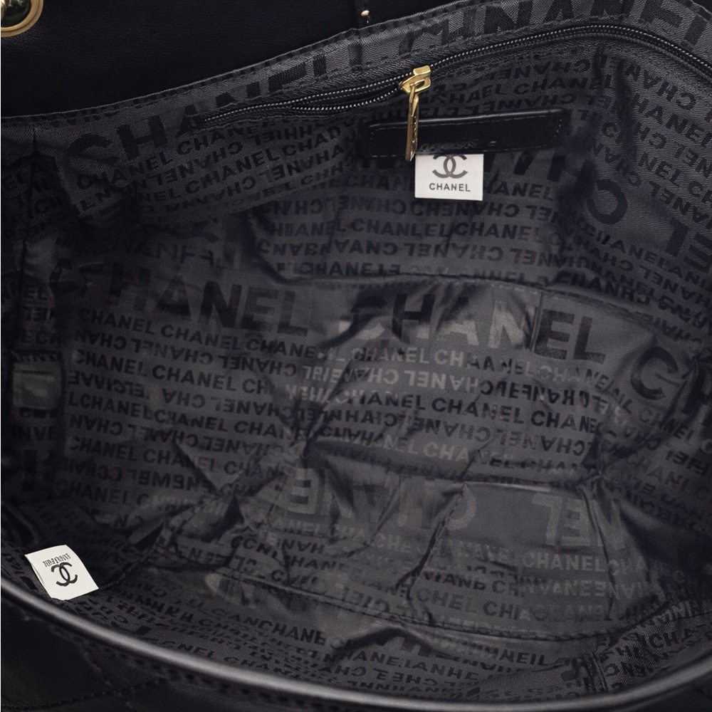 Elegant Black and Tan Quilted Women's Bag - Picture 4 of 4